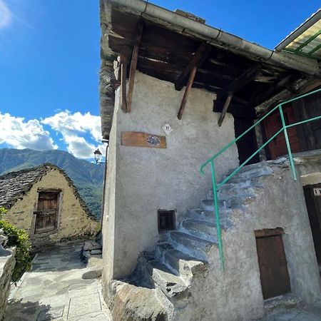 Casa Vacanze La Carbunera Villa Domodossola Luaran gambar