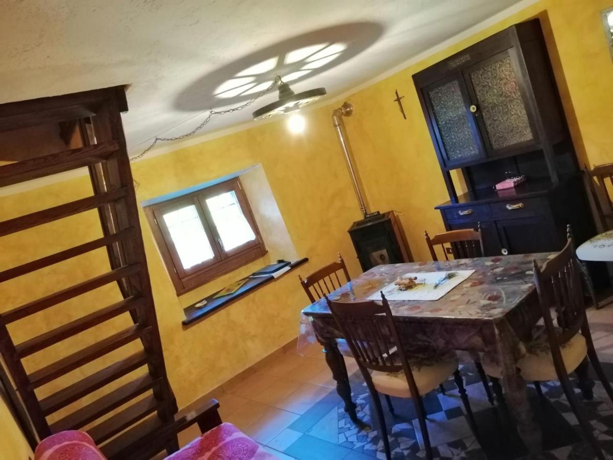 Casa Vacanze La Carbunera Villa Domodossola Luaran gambar