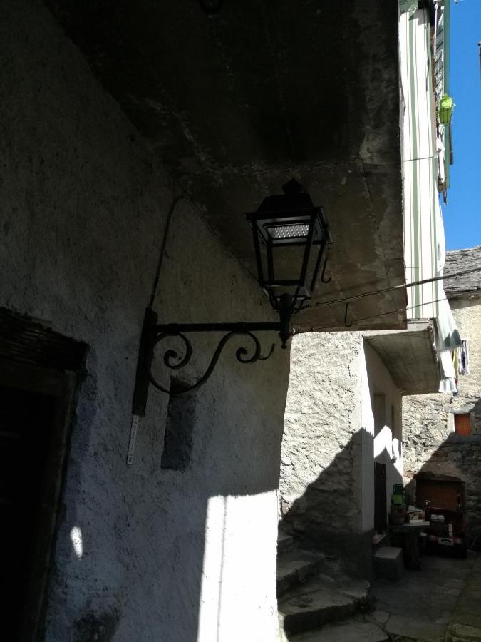 Casa Vacanze La Carbunera Villa Domodossola Luaran gambar