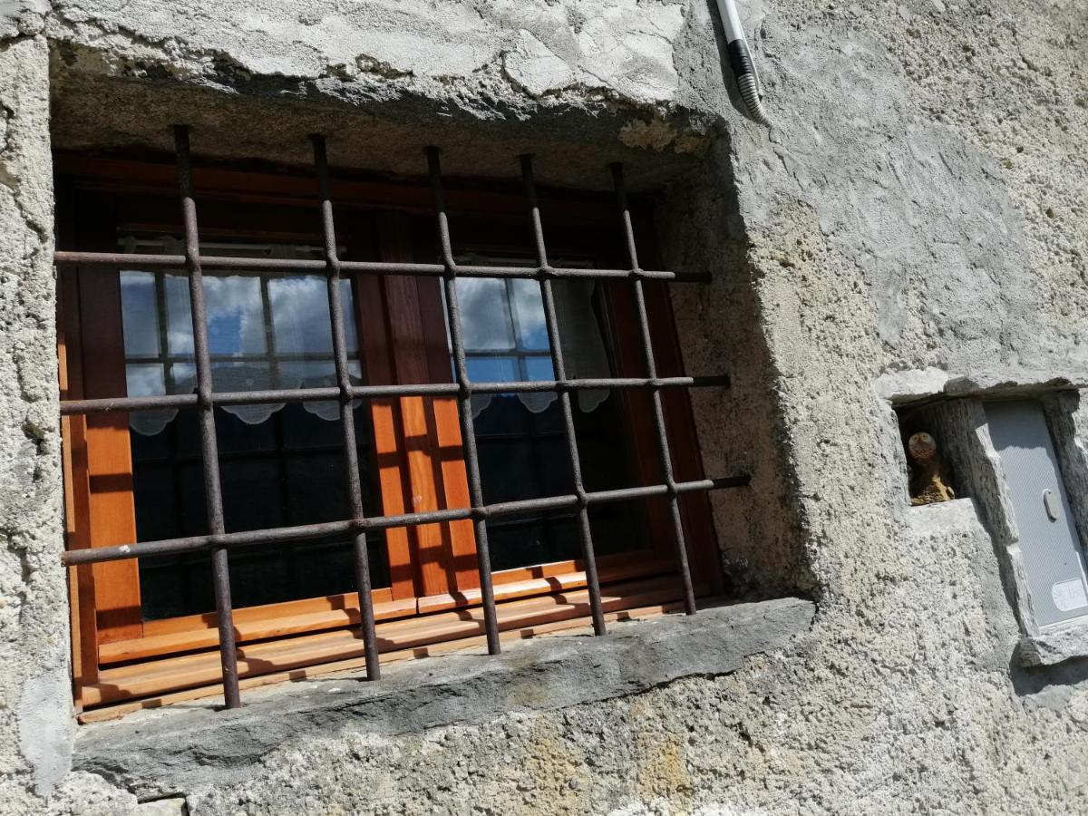 Casa Vacanze La Carbunera Villa Domodossola Luaran gambar
